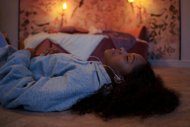How to Create the Perfect Relaxing Playlist for Your Evenings